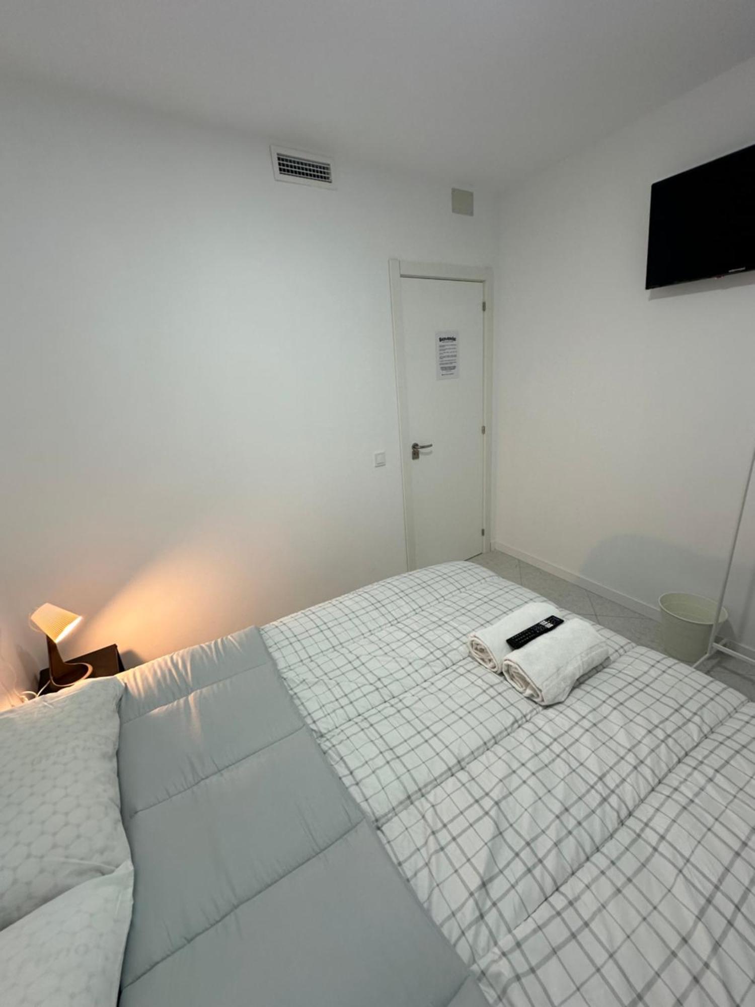 Rooms Mediavilla Madrid Esterno foto