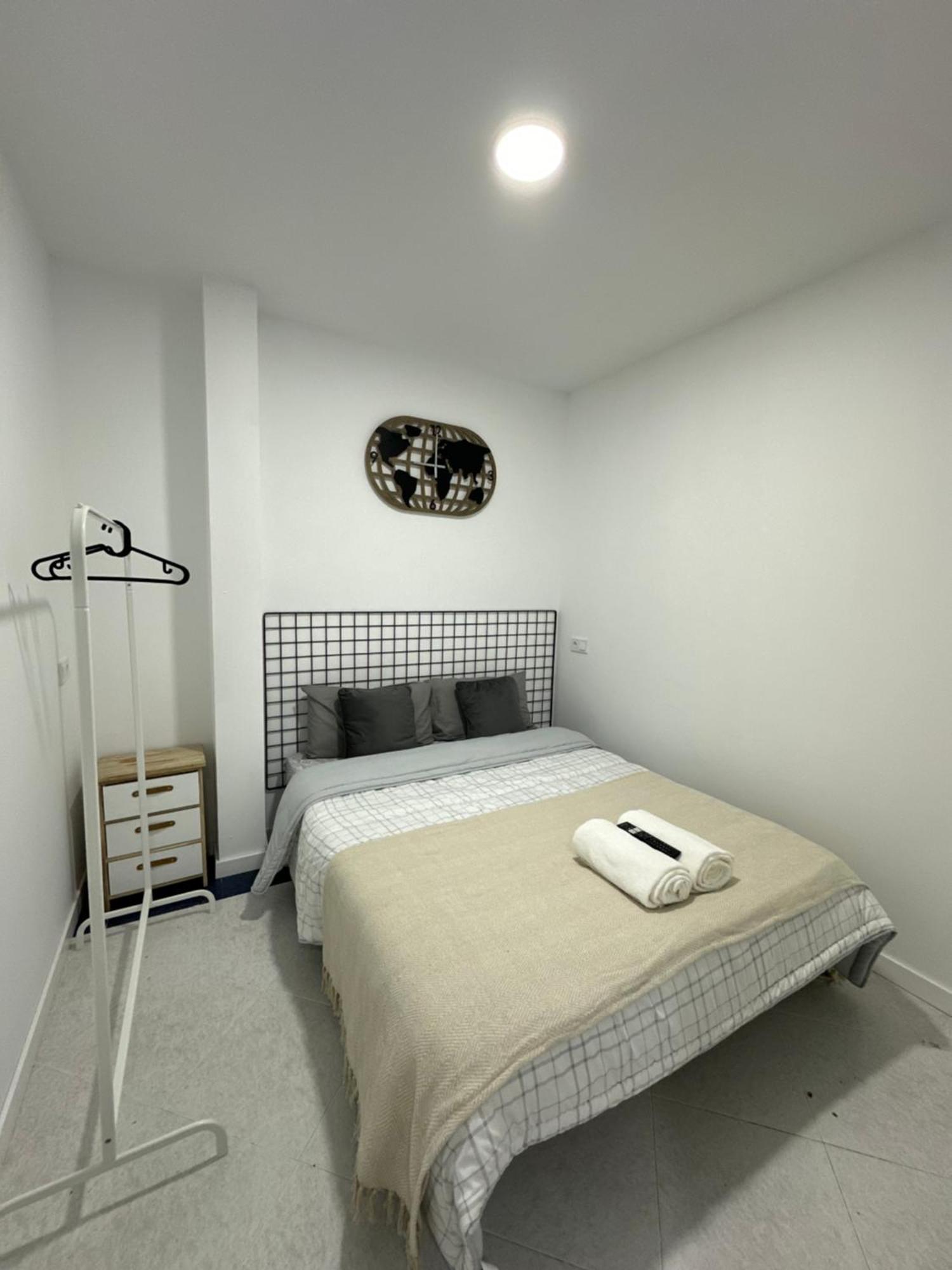 Rooms Mediavilla Madrid Esterno foto