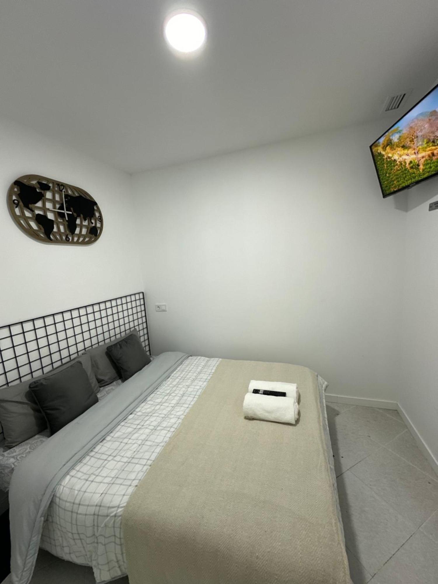 Rooms Mediavilla Madrid Esterno foto