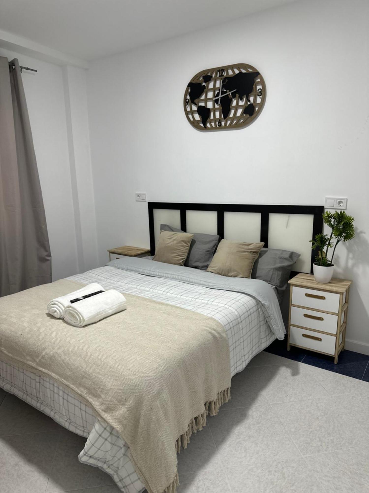 Rooms Mediavilla Madrid Esterno foto