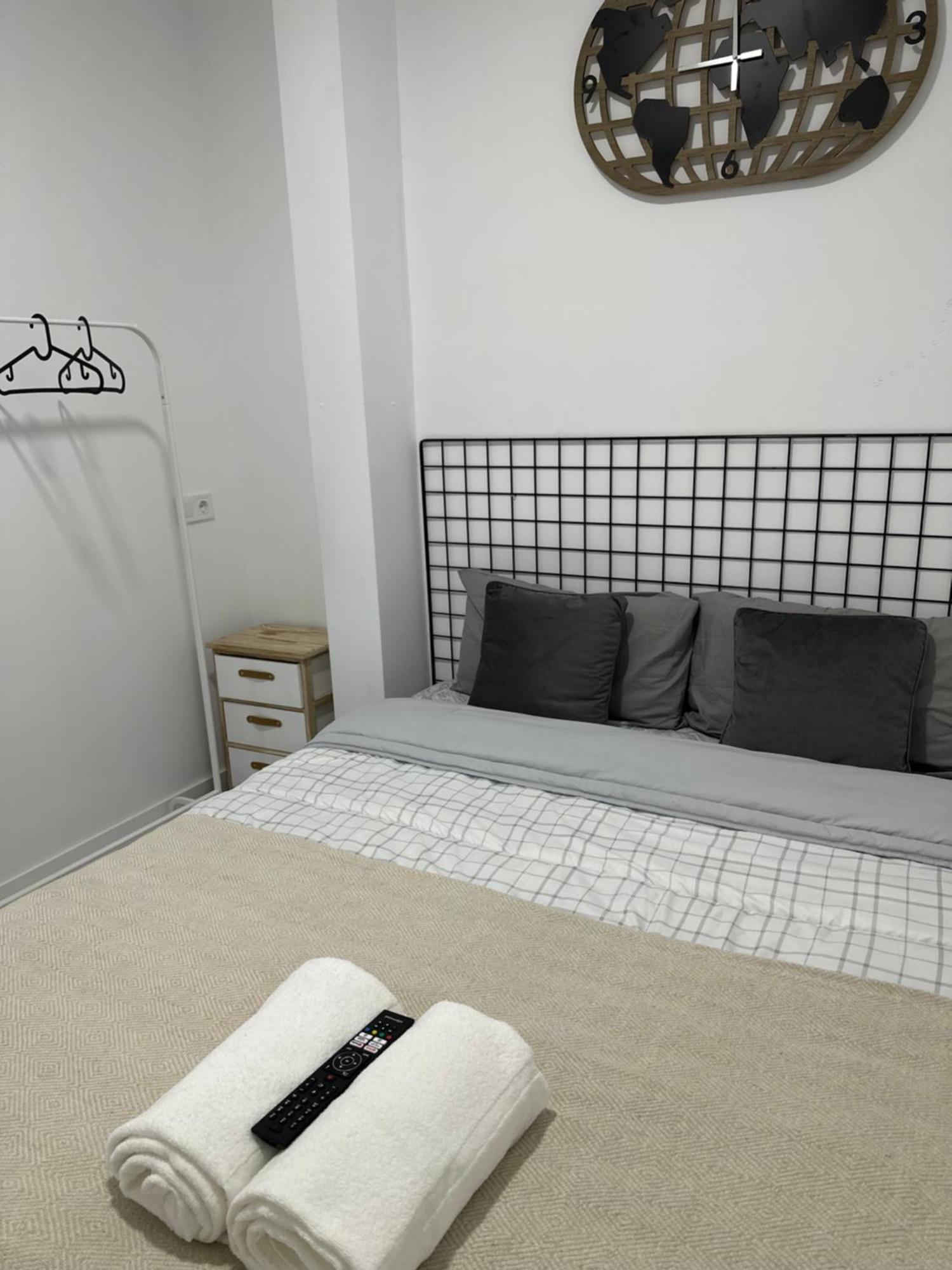 Rooms Mediavilla Madrid Esterno foto