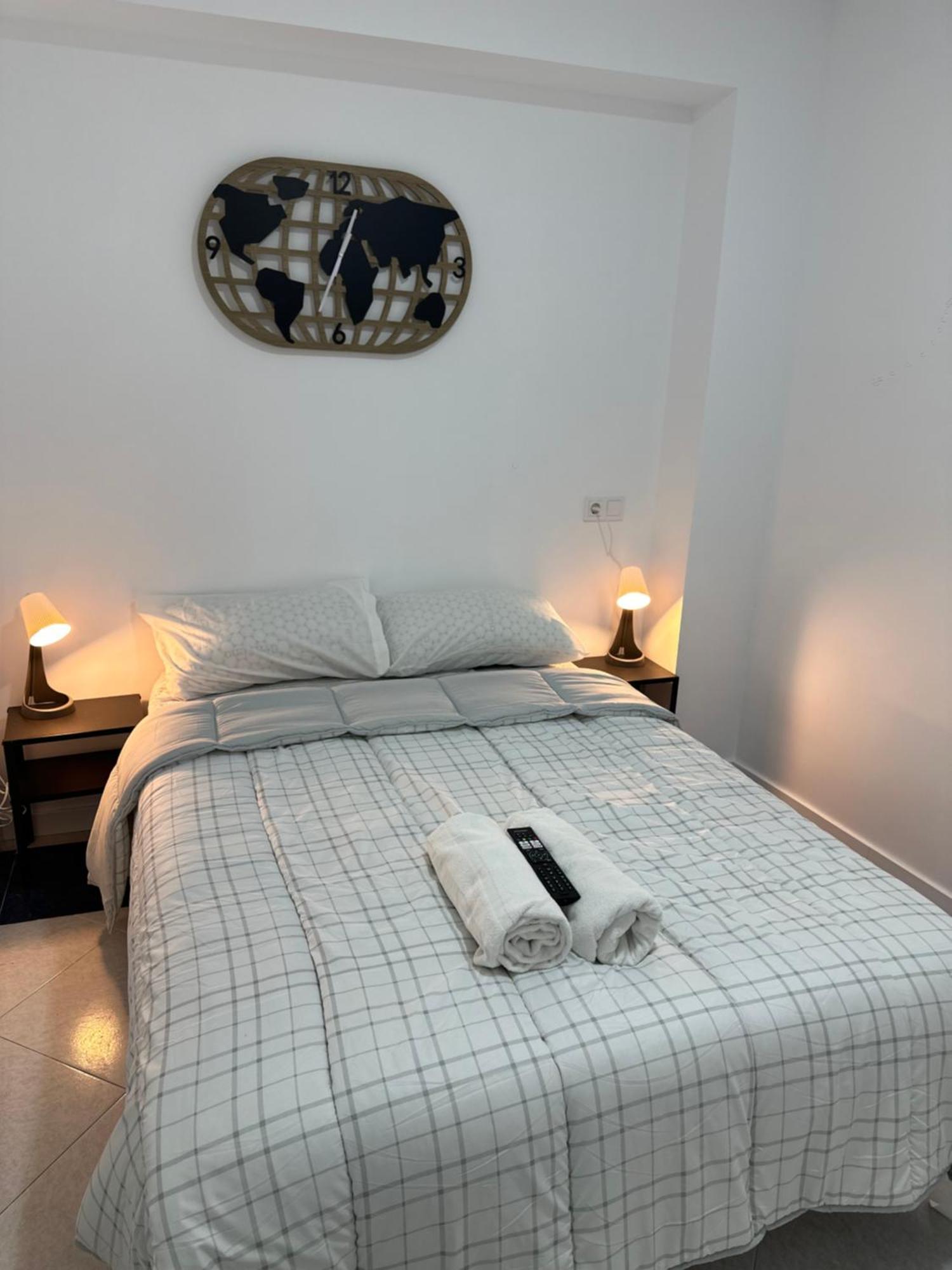 Rooms Mediavilla Madrid Esterno foto