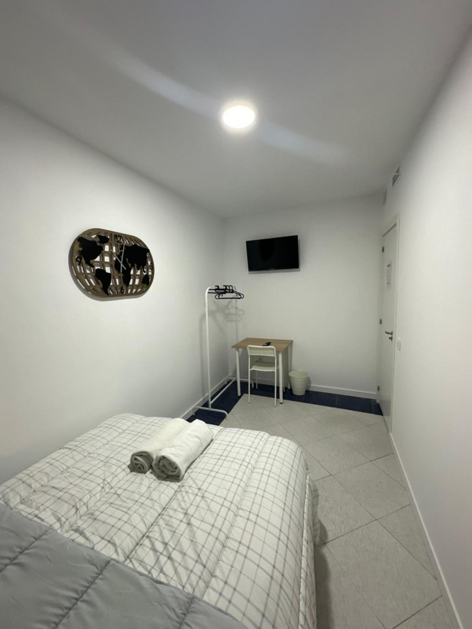 Rooms Mediavilla Madrid Esterno foto
